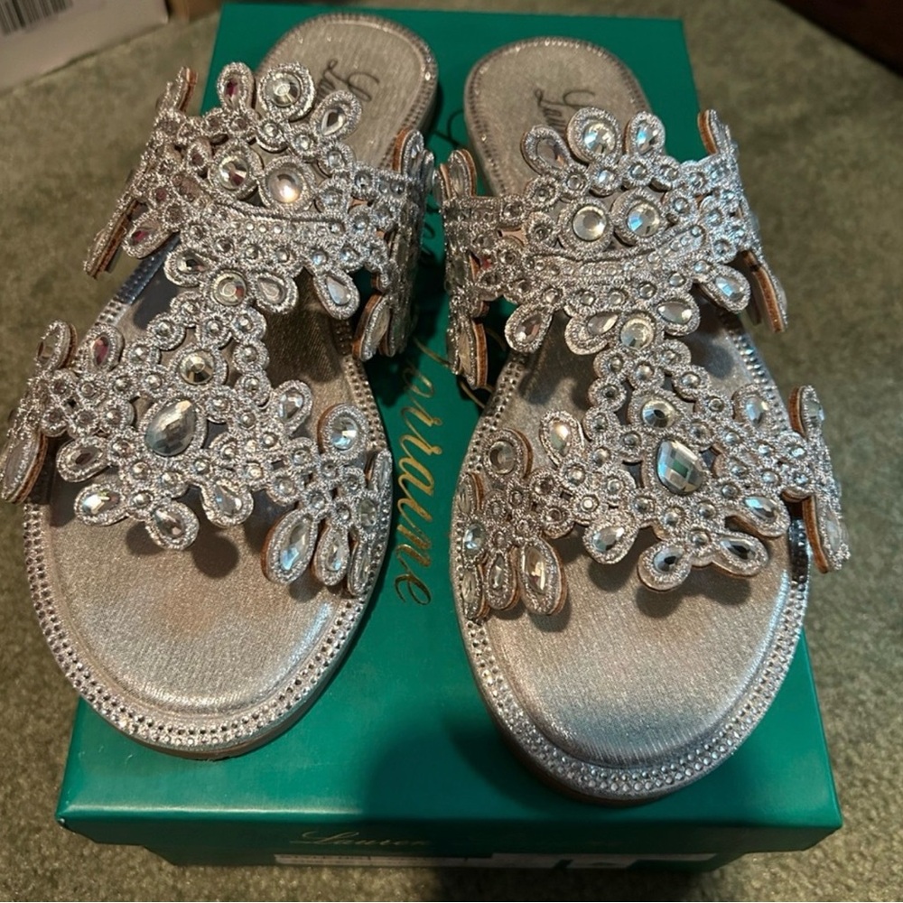 🔵LAUREN LORRAINE “Worn Once” Silver Embellished Women's Sandals
